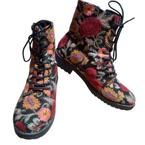JustFab Embroidered Floral Combat Boots – Women’s 9 (Like New)